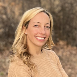 katie neff headshot picture