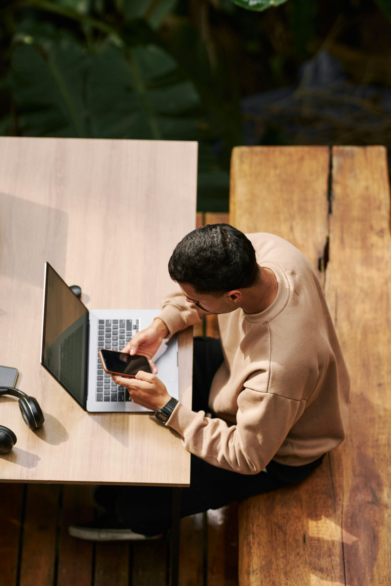 man with laptop picture