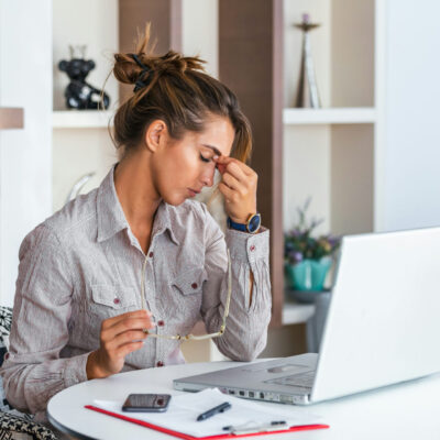woman concerned in front of laptop picture