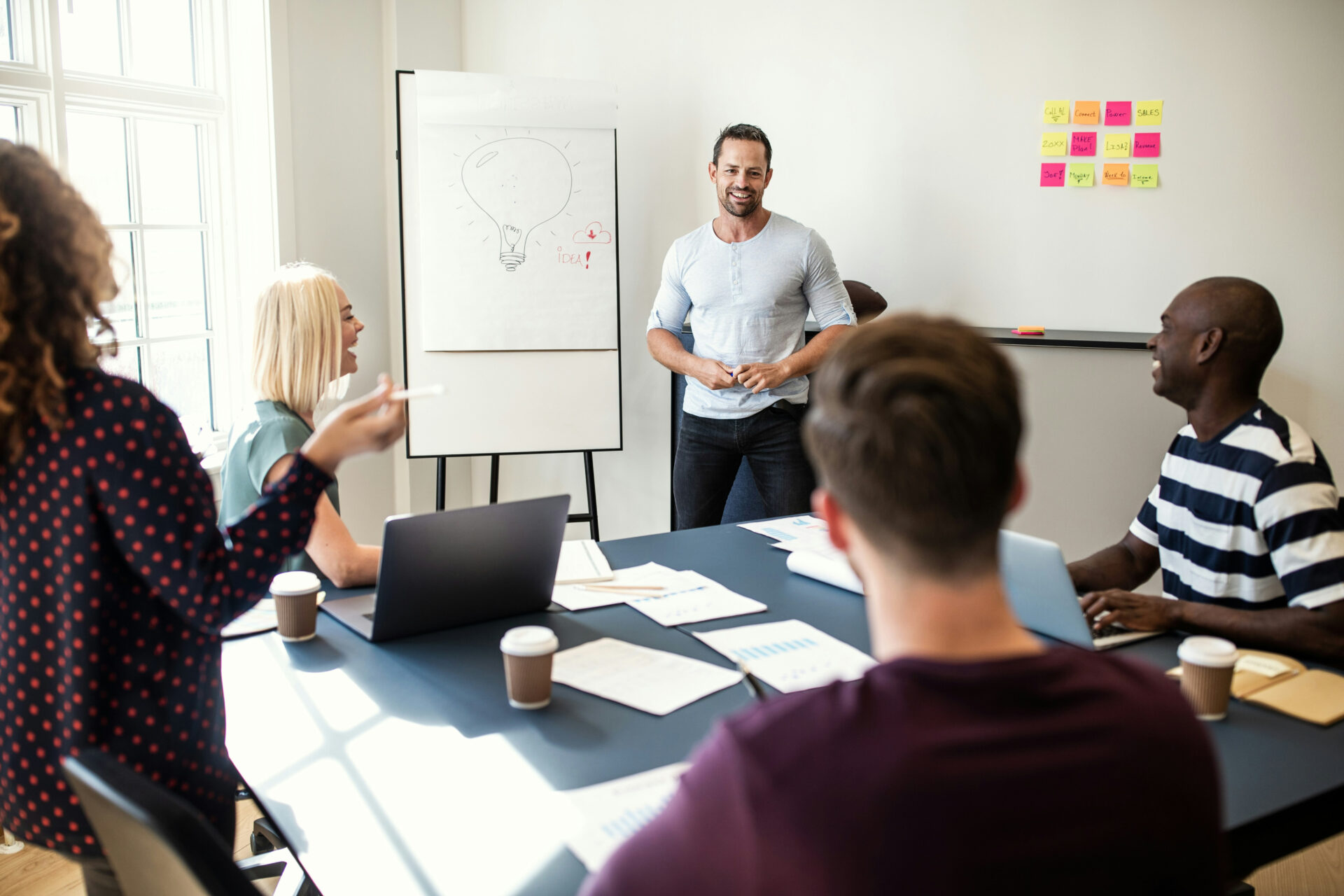 man drawing on flip chart picture